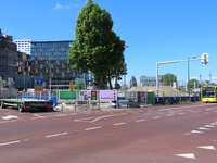 850138 Gezicht op het 'Smakkelaarspark' te Utrecht, waar herinrichtingswerkzaamheden plaatsvinden, vanaf de ...